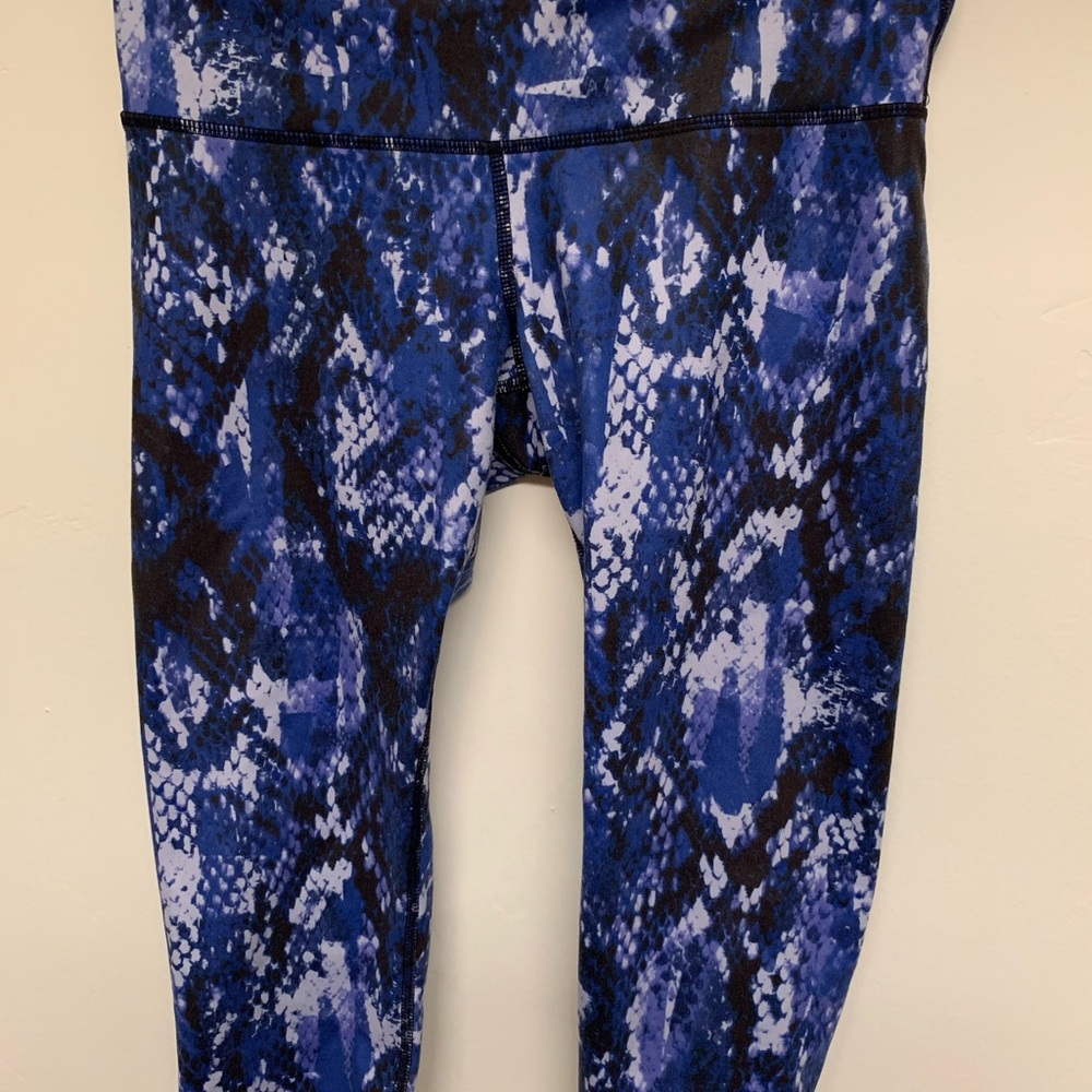 Alo Yoga  Crop Airbrush Leggings Capris XS - Picture 2 of 6